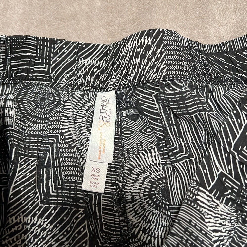 Gilligan & O'Malley Ruffled Black & White Crop Pajama Pants - Picture 5 of 7